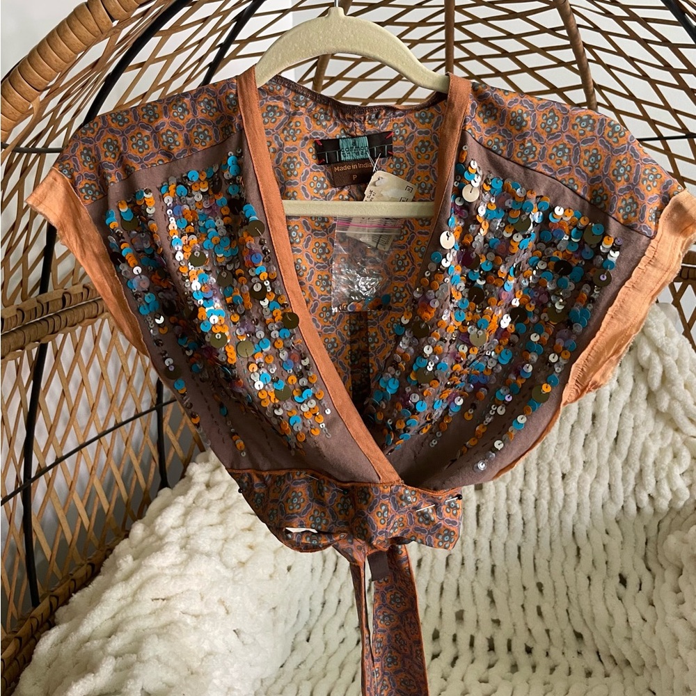 A Common Thread @ Planet Blue Brown Sequin Tie Front Blouse sz P